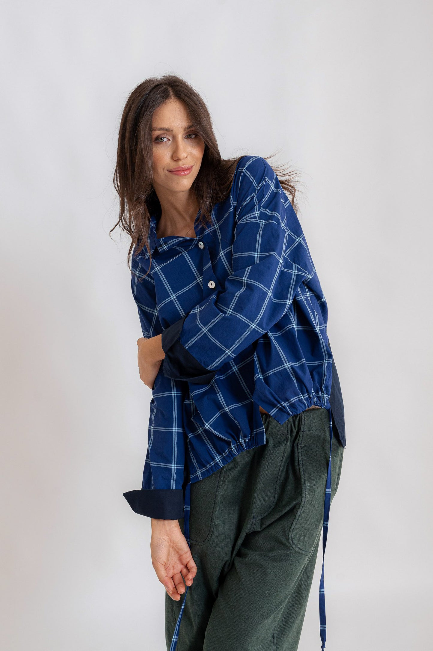 Camicia mod. Re:becca Over a quadri con bottoni e coulisse