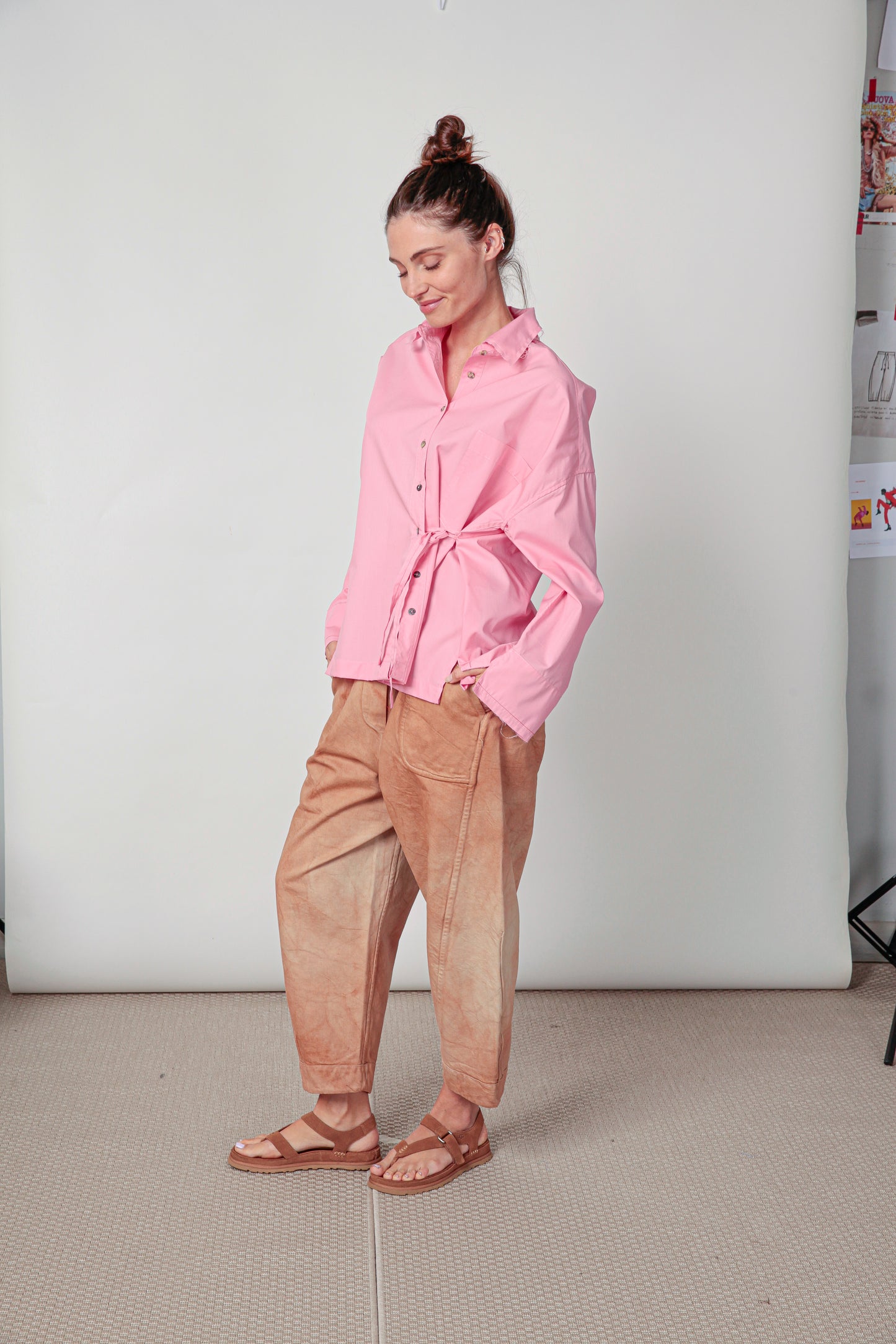 Camicia Mod. Re:a rosa con bottoni e laccetto