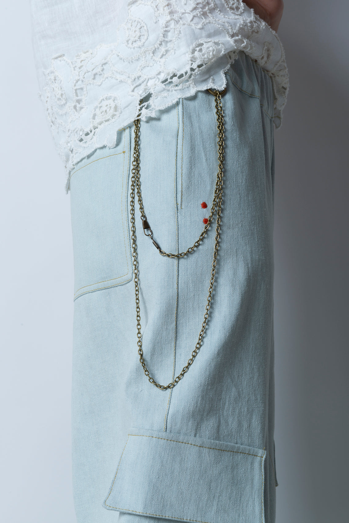 Pantalone cargo in denim chiaro RE:CLUTA