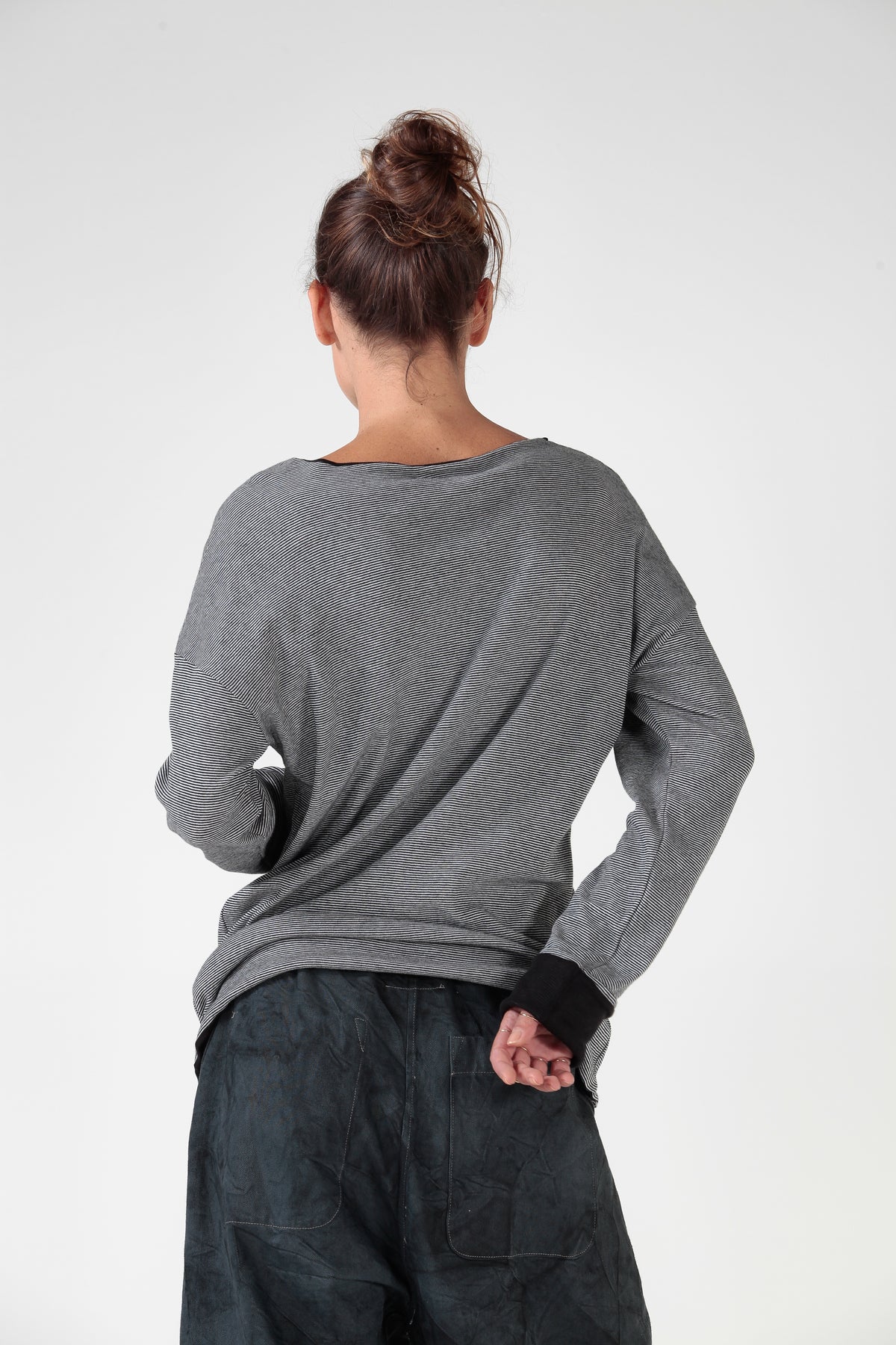 RE:VERSIBILE — Pantalone Balloon in denim reversibile nero