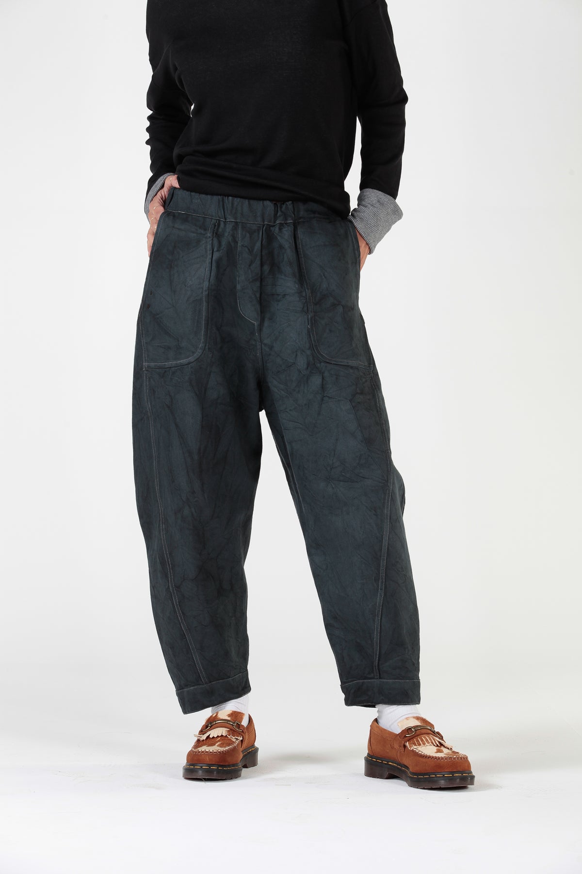 RE:VERSIBILE — Pantalone Balloon in denim reversibile nero