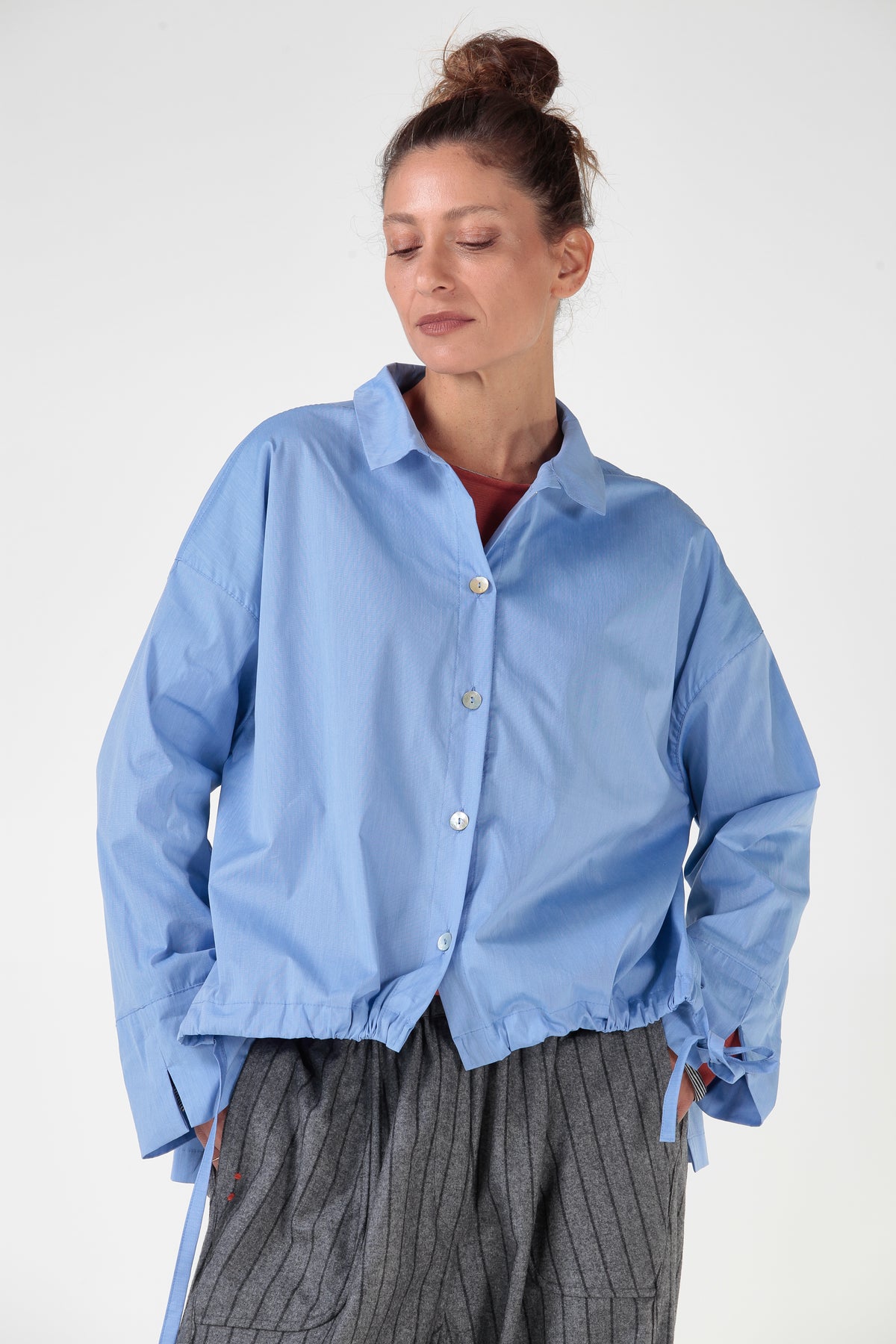 RE:BECCA— Camicia oversize in cotone e dettagli sartoriali