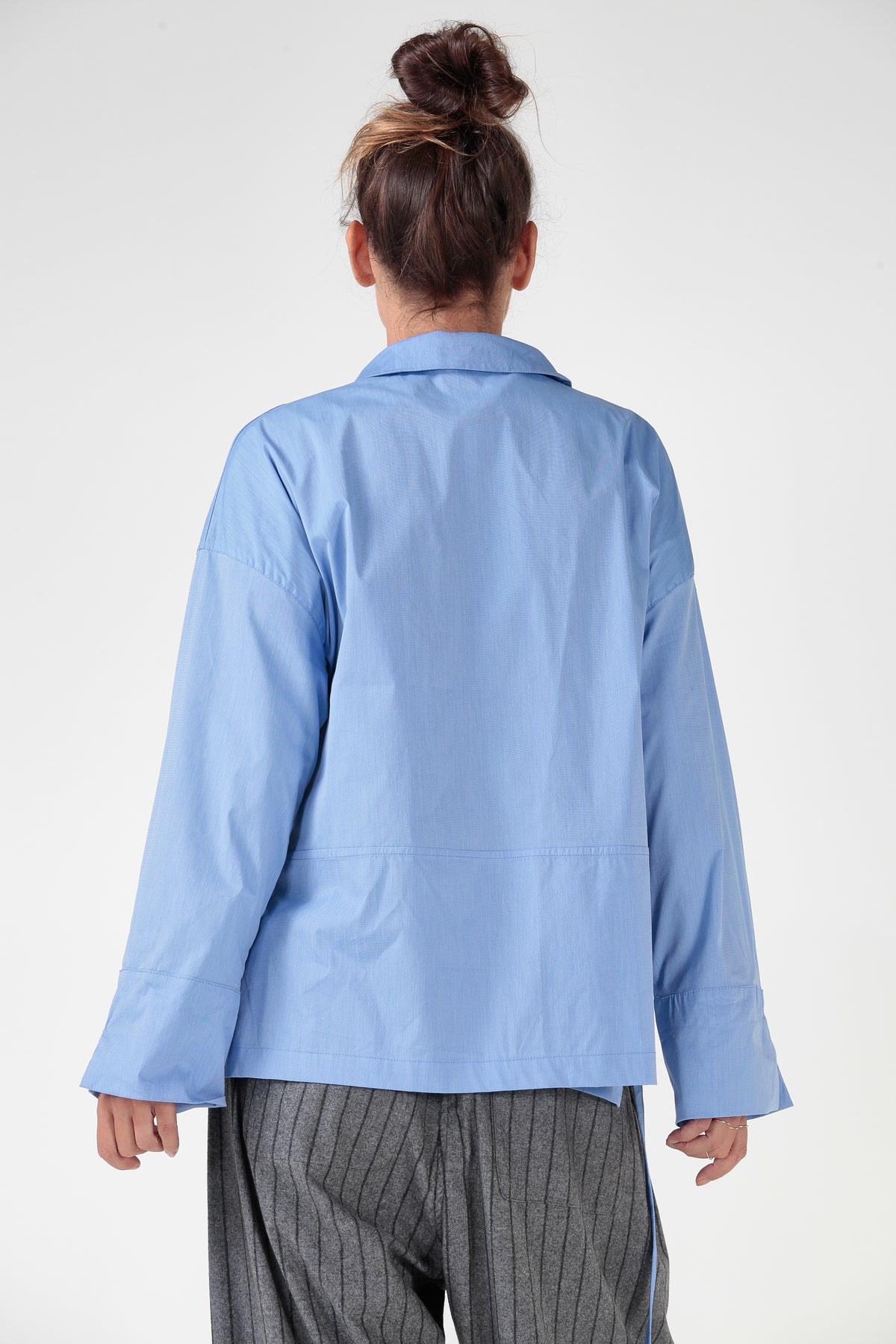 RE:BECCA— Camicia oversize in cotone e dettagli sartoriali