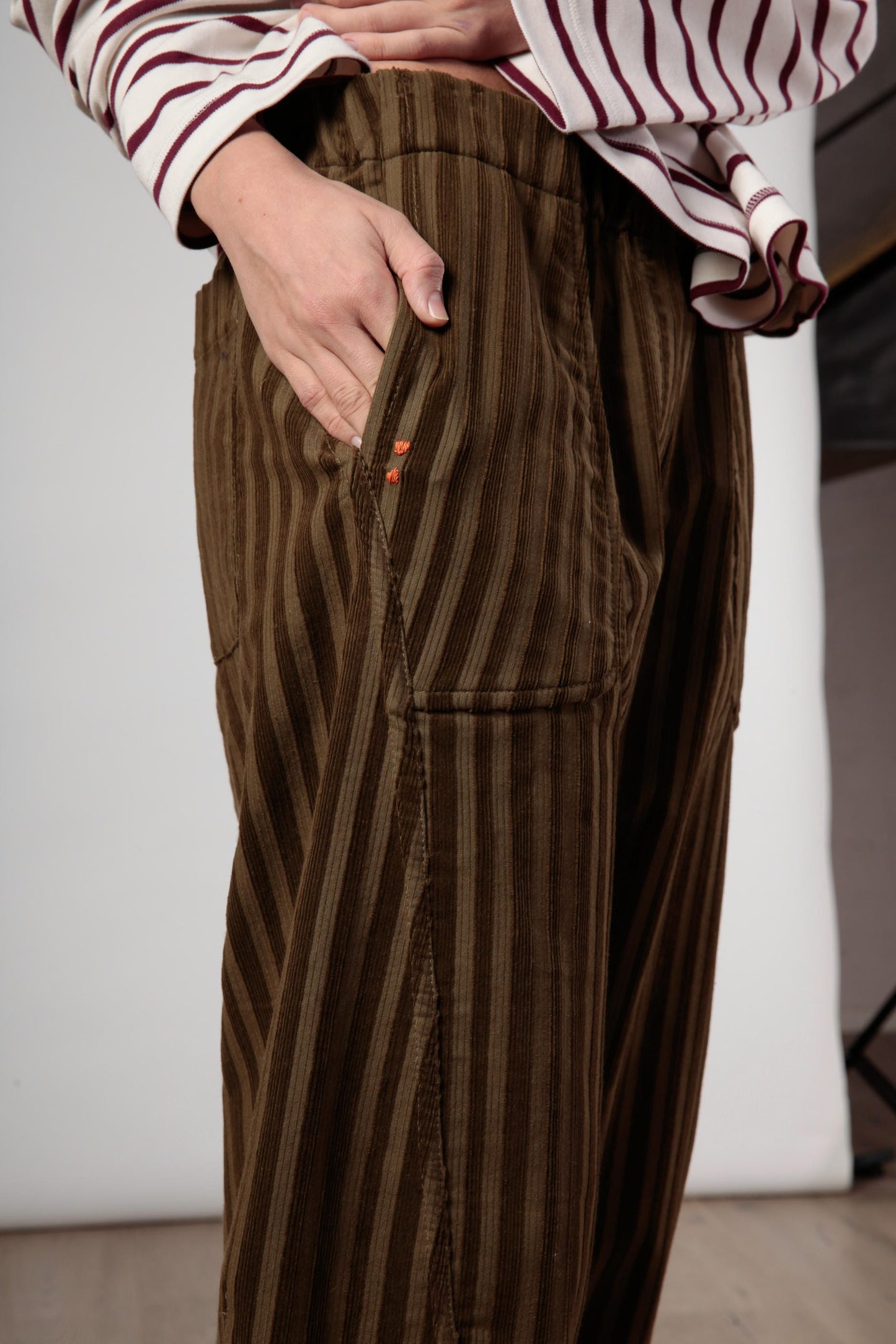 Re-reversibile - pantalone Balloon in velluto costa larga