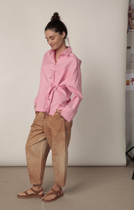 Camicia Mod. Re:a rosa con bottoni e laccetto
