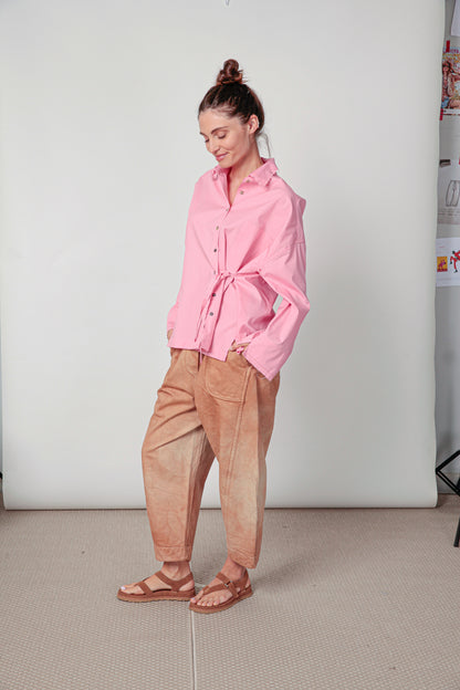 Camicia Mod. Re:a rosa con bottoni e laccetto